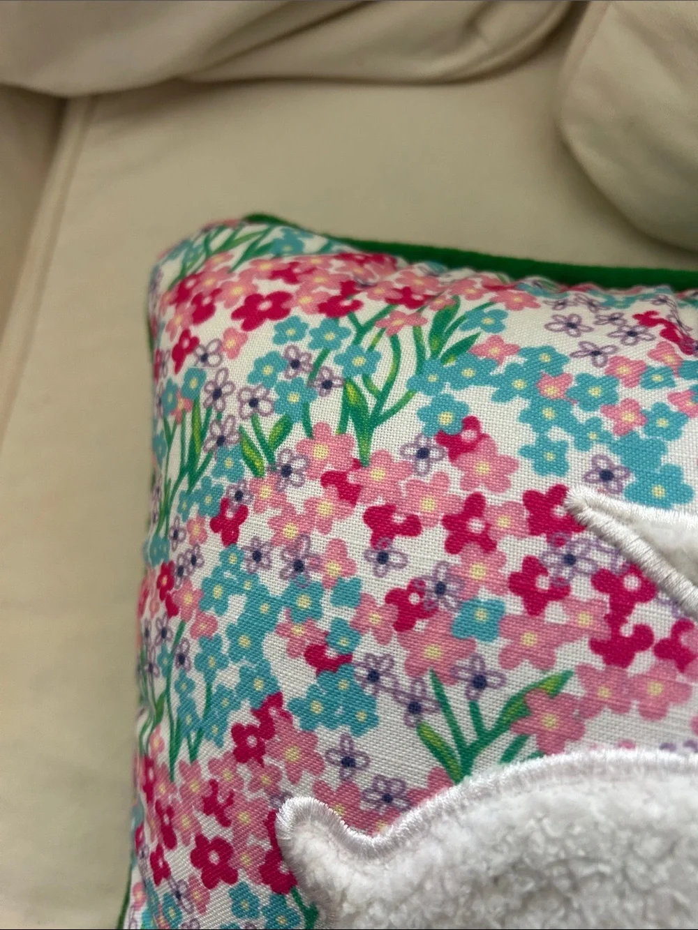 ASHLAND FLORAL BUNNY THROW PILLOW 20